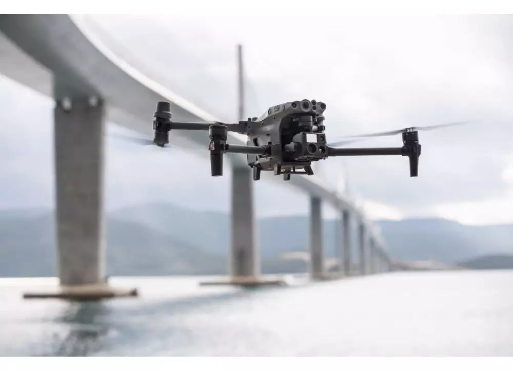 DJI Matrice M30T (ohne Akkus / incl. BS30, 12 Monate Care Enterprise Basic, 1x Maintenance)