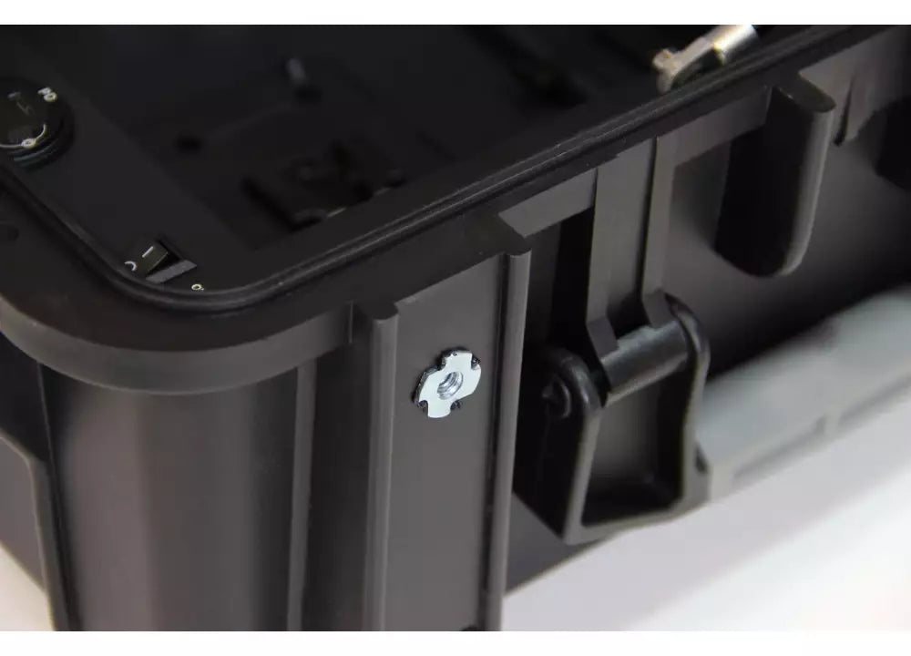 Feelworld 21,5" Monitorkoffer 1000cdm² inkl. Akku und Stativ